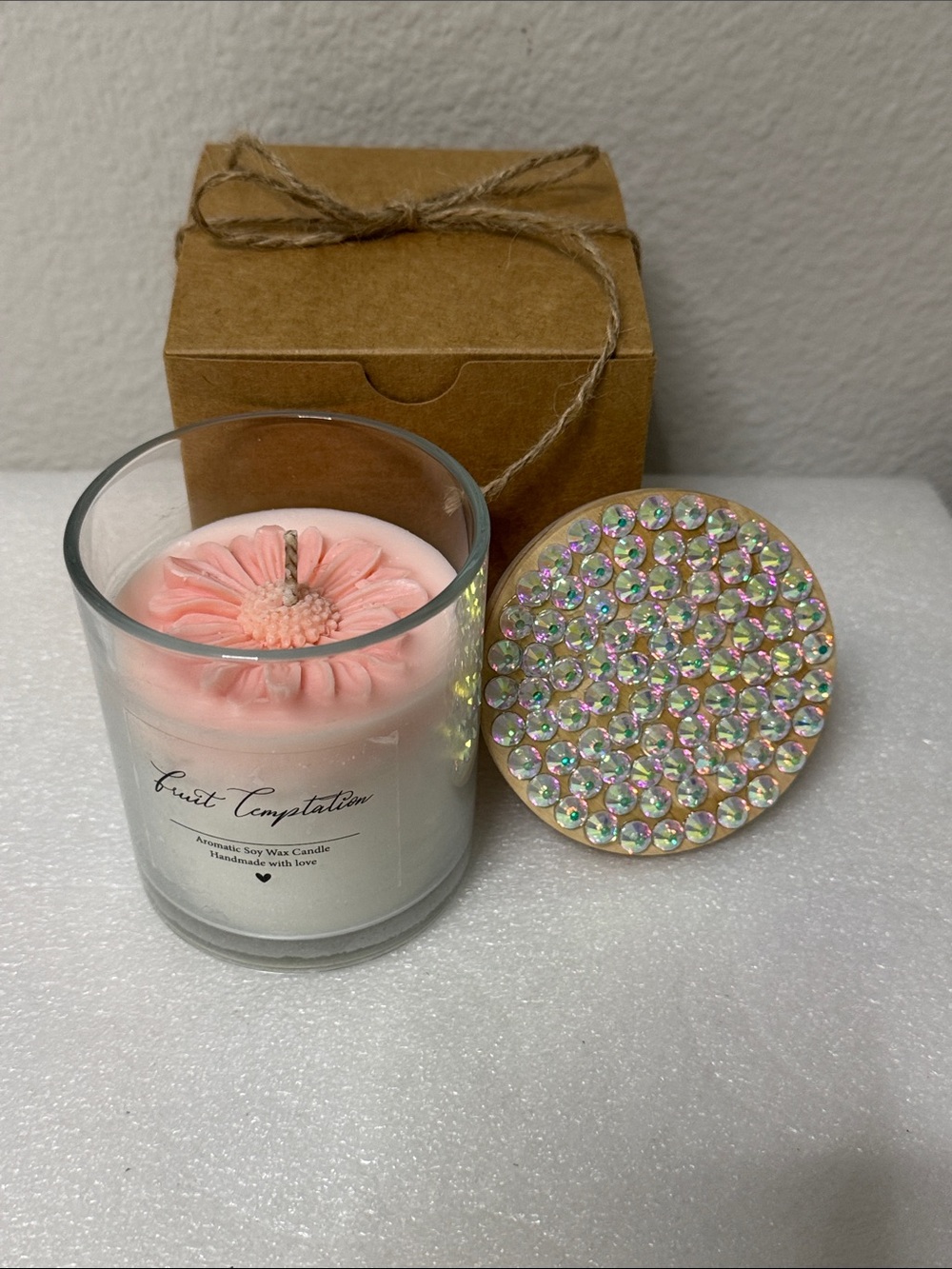 🌸✨ Hand-Poured Pink Floral Soy Candle with Sparkling Rhinestone Lid ✨🌸 - Picture 3 of 7